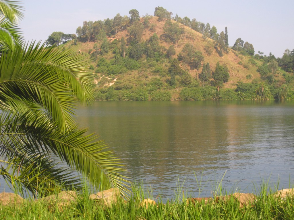 il lago dalla spiaggetta